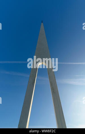 Le monument commémore les aviateurs Charles Nuungesser et François Coli, Etretat, Seine-Maritime, Océan Atlantique, Normandie, France Banque D'Images