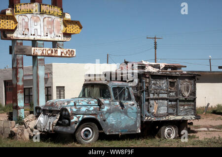 Le Ranch House Cafe, une activité abandonnée le long de la Route 66 s'exécutant dans Tucumcari, NM, États-Unis Banque D'Images