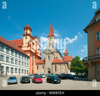 Allemagne, Baden-WÃ¼rttemberg, Ellwangen, de gauche à droite l'ancien collège des Jésuites, ville protestante, de l'église Saint-Guy Basilique Banque D'Images