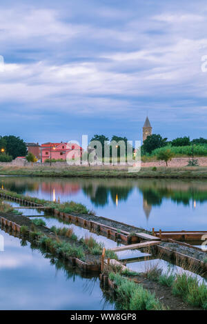 Ville de Nin avec l'ancien château en premier plan, comté de Zadar, Dalmatie, Croatie Banque D'Images