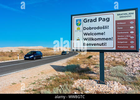 Bienvenue à l'île de Pag, un conseil multilingue près du comté de Zadar, la plupart Paski, Dalmatie, Croatie Banque D'Images