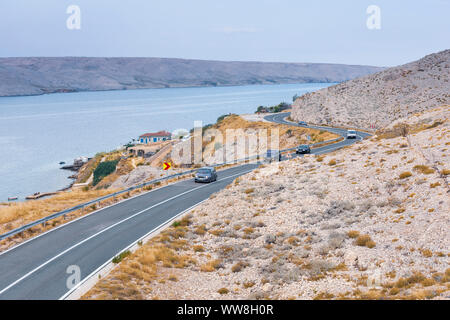 Route côtière sur l'île de Pag, Zadar, Croatie, Dalmatie Comté Banque D'Images