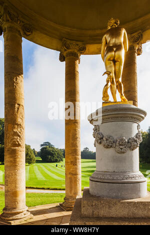 L'Angleterre, dans le Buckinghamshire, Stowe Stowe, paysage de jardins, la Rotonde et Stowe Golf Course Banque D'Images