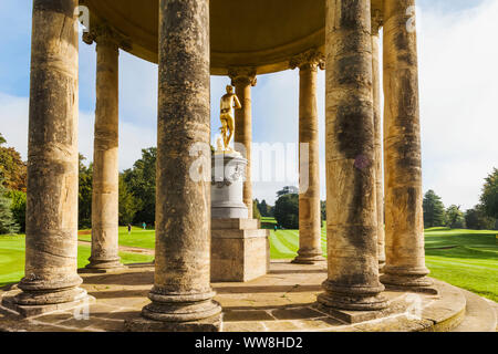 L'Angleterre, dans le Buckinghamshire, Stowe Stowe, paysage de jardins, la Rotonde et Stowe Golf Course Banque D'Images