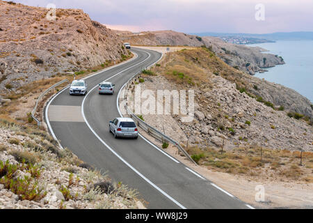 Route côtière sur l'île de Pag, Zadar, Croatie, Dalmatie Comté Banque D'Images