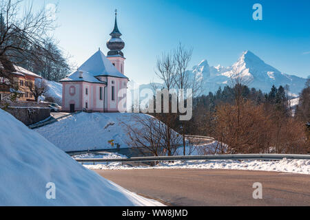 Église de pèlerinage Maria Gern en hiver et Watzmann en arrière-plan, Berchtesgaden, Bavaria, Germany, Europe Banque D'Images