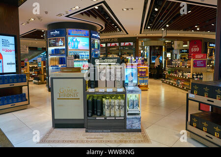 Singapour - CIRCA AVRIL 2019 : jeu des trônes de whiskies sur l'affichage à l'aéroport de Changi, Terminal 3 Banque D'Images