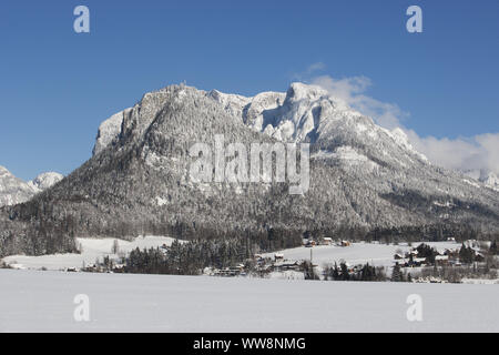 Bad Aussee avec Tressenwand montagne en hiver, Ausseerland, Salzkammergut, Styrie, Autriche Banque D'Images
