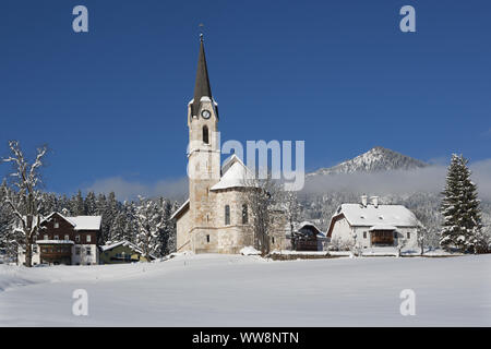Vue de l'Eglise protestante en hiver, Gosau, région du Salzkammergut, Haute Autriche, Autriche Banque D'Images