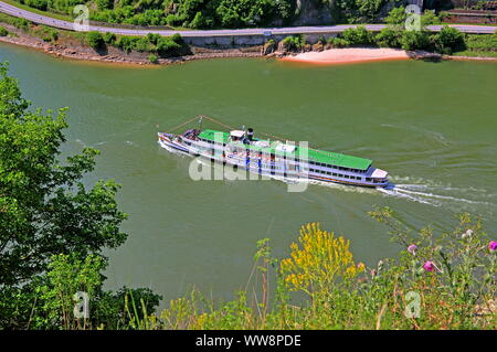 Excursion de bateau, bateau à vapeur historique Goethe dans la vallée du Rhin, Saint Goarshausen, Rhin, vallée du Rhin moyen, Rhénanie-Palatinat, Allemagne de l'Ouest, Allemagne Banque D'Images