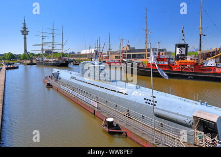 Vieux Port avec bateaux, Bremerhaven, musée de l'estuaire de la Weser, l'état de Brême, dans le Nord de l'Allemagne, Allemagne Banque D'Images