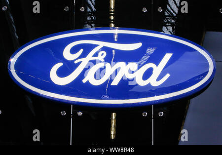 Francfort, Allemagne. Sep 12, 2019. Le logo de l'constructeur automobile américain Ford à la 2019 Internationale Automobil-Ausstellung (AAI). (Photo de Michael Debets/Pacific Press) Credit : Pacific Press Agency/Alamy Live News Banque D'Images