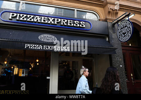 Londres, Royaume-Uni. 13 Sep, 2019. Une vue extérieure de la Pizza Express. Pizza Express est un restaurant appartenant à des Chinois group avec plus de 470 restaurants dans toute la France et 100 en Europe, à Hong Kong, Chine, Inde, Indonésie, Philippines, Singapour et le Moyen-Orient. Elle a été fondée en 1965 par Peter Boizot. Credit : Dinendra Haria SOPA/Images/ZUMA/Alamy Fil Live News Banque D'Images