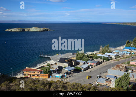 CHILE CHICO, CHILI - 23 février 2016 : La petite ville de Chile Chico sur la rive du Lac General Carrera Lake le 23 février 2016 à Chile Chico Banque D'Images