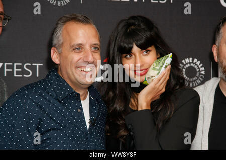 Los Angeles, CA. 13 Sep, 2019. Joe Gatto et Jameela Jamil assister au Paley Center for Media's 2019 PaleyFest Fall TV Previews - SCT's 'l'indice de détresse" au Paley Center le 13 septembre 2019 à Beverly Hills, CA. Credit : Arc Sh/Espace d'image/media le poinçon du Paley Center for Media 2019 Paley Fest Fall TV NBC aperçus au Paley Center for Media, 05 septembre 2019 à Beverly Hills,/Alamy Live News Banque D'Images