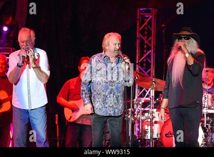 Hiawassee, GA, USA. 13 Sep, 2019. Oak Ridge Boys, Joe Bonsall, Duane Allen, William Lee Golden sur scène pour le Oak Ridge Boys en Concert, Anderson Music Hall, Georgia Mountain Fairgrounds, Hiawassee, GA 13 Septembre, 2019. Credit : Derek Storm/Everett Collection/Alamy Live News Banque D'Images