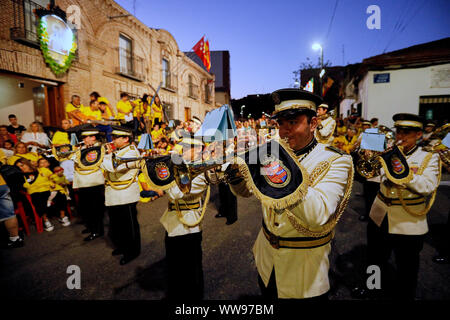 Mostoles, Espagne. Sep 12, 2019. Les membres de la bande de Mostoles lors de la traditionnelle procession de l'image de la Vierge Marie (Nuestra Senora de los Santos) et Saint Simon de Rojas. La procession a été célébrée dans la ville depuis le 16ème siècle et est une attraction touristique dans la région. Credit : SOPA/Alamy Images Limited Live News Banque D'Images
