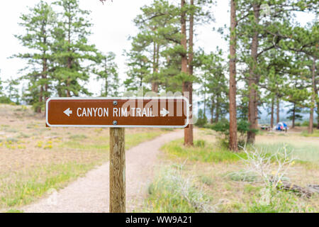 Canyon Rim Trail avec de l'information directionnelle sign in Flaming Gorge National Park Utah Banque D'Images