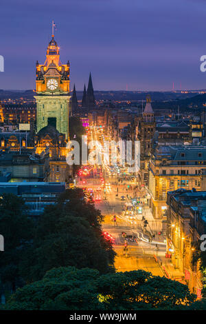 Vue sur Édimbourg Twilight vu de Calton Hill. Banque D'Images