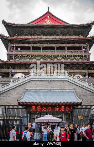 Xian, Chine - Juillet 2019 : porte d'entrée de l'historique Tour du tambour dans la ville Xian, Shaaxi Province Banque D'Images