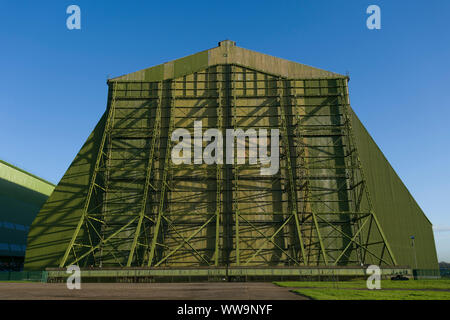 Cardington numéro 1 (à gauche) et 2 (droit) Dirigeable cabanes, remise 2 est maintenant Cardington Studios. Les cabanes ont été construites pour Britains airship constru Banque D'Images