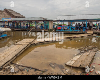 Bellavista, Pérou - Sep 22, 2017 : Bellavista port d'amazone à Iquitos, Pérou. Amazonie, affluent de la rivière Nanay Amazone. L'Amérique du Sud Banque D'Images