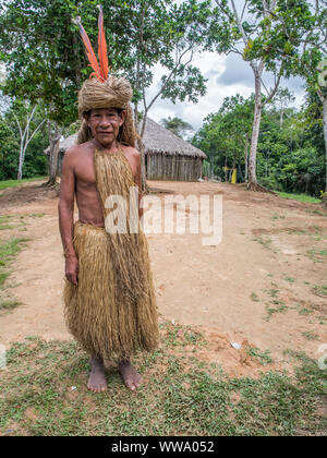 Iquitos, Pérou- 15 mai 2016 : Yagua Indian Senior dans son costume local. L'Amazonie. L'Amérique du Sud. Banque D'Images