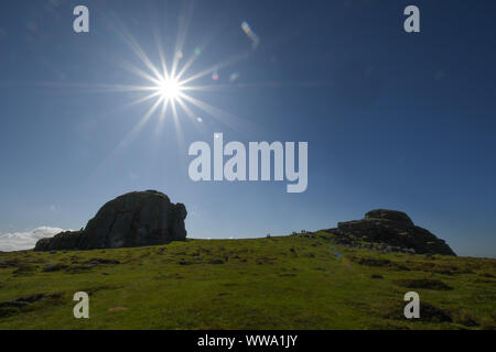 Haytor, Dartmoor, Devon, UK. 14 septembre 2019. Météo britannique. Une belle journée, avec un ciel bleu, pour la marche sur le Dartmoor, comme l'été indien commence dans le Devon. Simon crédit Maycock / Alamy Live News. Banque D'Images