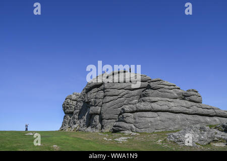 Haytor, Dartmoor, Devon, UK. 14 septembre 2019. Météo britannique. Une belle journée, avec un ciel bleu, pour la marche sur le Dartmoor, comme l'été indien commence dans le Devon. Simon crédit Maycock / Alamy Live News. Banque D'Images