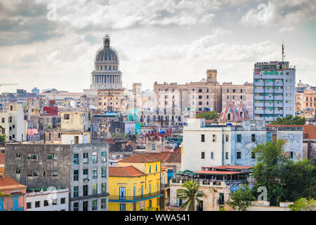 La Havane, Cuba le centre-ville sur le Malecon. Banque D'Images