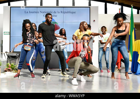 Beijing, Chine. 14Th Sep 2019. Artistes jouent durant la journée de l'événement "GABON" à l'Exposition Horticole Internationale de Beijing à Beijing, capitale de Chine, le 14 septembre 2019. L'expo a tenu sa Journée de l'événement "GABON" le samedi. Credit : Liu Xinhua/Oriental Pearl Grand Banque D'Images