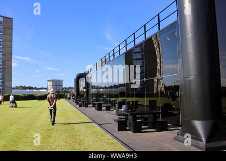 Ipswich, Suffolk, UK - 14 septembre 2019 : à l'extérieur dans le jardin sur le toit de la Norman Foster conçu Édifice Willis. Journées portes ouvertes du patrimoine. Banque D'Images