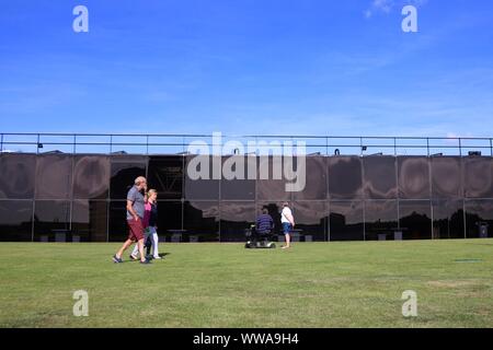 Ipswich, Suffolk, UK - 14 septembre 2019 : à l'extérieur dans le jardin sur le toit de la Norman Foster conçu Édifice Willis. Journées portes ouvertes du patrimoine. Banque D'Images