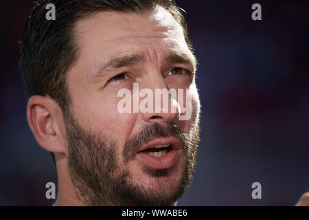 Mainz, Allemagne. 14Th Sep 2019. Soccer : Bundesliga FSV Mainz 05 - Hertha Berlin, 4e journée dans l'Opel Arena. L'entraîneur de Mayence Sandro Schwarz. Crédit : Thomas Frey/DPA - NOTE IMPORTANTE : en conformité avec les exigences de la DFL Deutsche Fußball Liga ou la DFB Deutscher Fußball-Bund, il est interdit d'utiliser ou avoir utilisé des photographies prises dans le stade et/ou la correspondance dans la séquence sous forme d'images et/ou vidéo-comme des séquences de photos./dpa/Alamy Live News Banque D'Images