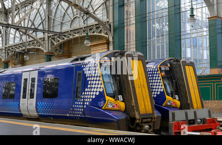 British Rail Class 380/0 Desiro electric trains à unités multiples à la gare centrale de Glasgow, Glasgow, Strathclyde, Écosse, Royaume-Uni Banque D'Images