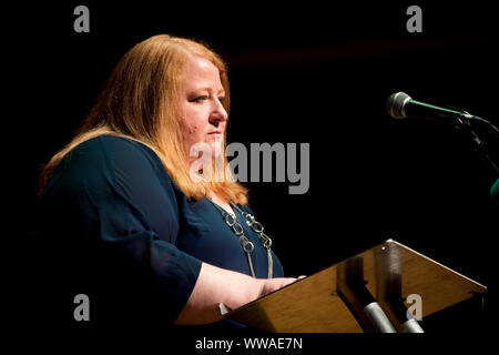 Leader du Parti de l'Alliance de ni l'Eurodéputé Long Naomi parle à un anti-no deal Brexit rassemblement à Ulster Hall à Belfast. Banque D'Images