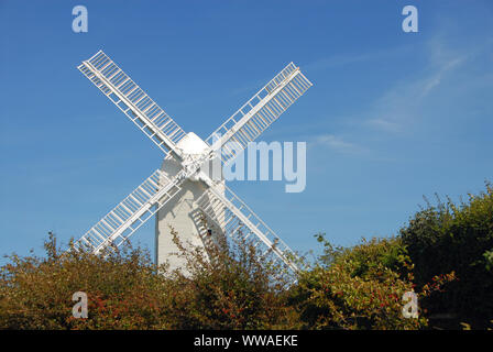 Jill moulin, l'un des moulins à vent de Jack et Jill aussi connu sous le nom de Clayton éoliennes sur les South Downs Way West Sussex près de Brighton, Angleterre, Royaume-Uni. Banque D'Images