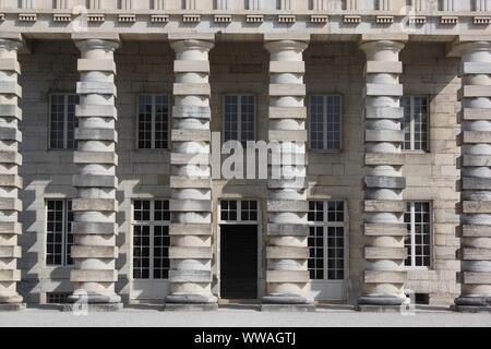 Close-up de l'avant de la maison du directeur, conçu par Claude Nicolas Ledoux à la Saline royale (la) La saline royale à Arc-en-Senans, France Banque D'Images