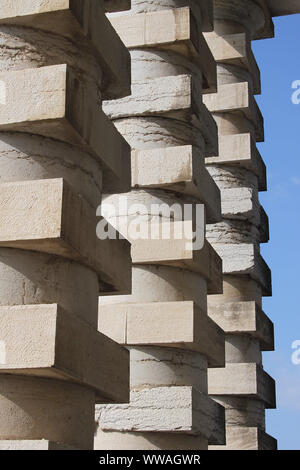 Close-up de colonnes à l'avant de la maison du directeur, conçu par Ledoux à la Saline royale (la saline royale) à Arc-et-Senans, France Banque D'Images