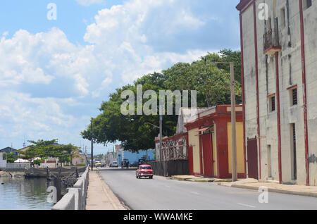 Rues de Cienfuegos, alias "la Perla del Sur", l'un des meilleurs exemples de planification urbaine du 19e siècle à Cuba Banque D'Images