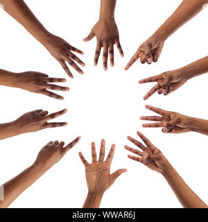 Collage de femme noire mains montrant les nombres avec les doigts Banque D'Images