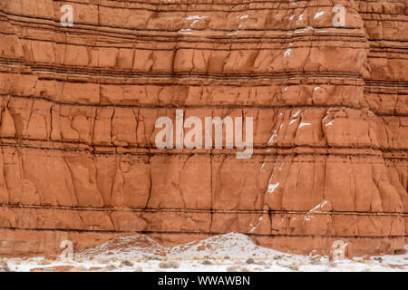 Neige fraîche et grès érodées, Hanksville, Utah, USA Banque D'Images