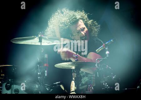 Berlin, Deutschland. 13 Sep, 2019. 13.09.2019, l'US-American Rock Band Black Stone Cherry, ici le batteur et chanteur John Fred Young, donne une loi de soutien comme un soutien à la loi sur la salle omnisports Max-Schmeling-Halle à Berlin. Le groupe va rejoindre l 'ol 'Black Eyes est de retour' Tour d'Alice Cooper en 2019. Utilisation dans le monde entier | Credit : dpa/Alamy Live News Banque D'Images