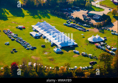 Tente d'une manière ouverte déposée pendant un événement à Stowe au Vermont Banque D'Images