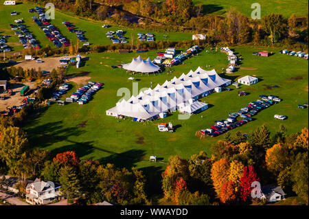 Tente d'une manière ouverte déposée pendant un événement à Stowe au Vermont Banque D'Images