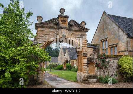 Manoir Stanway construit dans l'architecture d'époque de style jacobéen 1630 guiting en pierre jaune, dans le village de Cotswold, Cotswolds, Gloucestershire Stanway Banque D'Images