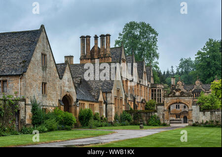 Manoir Stanway construit dans l'architecture d'époque de style jacobéen 1630 guiting en pierre jaune, dans le village de Cotswold, Cotswolds, Gloucestershire Stanway Banque D'Images