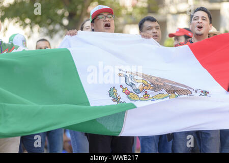 Houston, Texas, USA. 14Th Sep 2019. La célébration du Mois du patrimoine hispanique avec les Fiestas Patrias Parade internationale tenue au centre-ville de Houston, Texas -- Samedi 14 janvier 2019, Alicia KERBER Crédit : Lynn Pennington/ZUMA/Alamy Fil Live News Banque D'Images