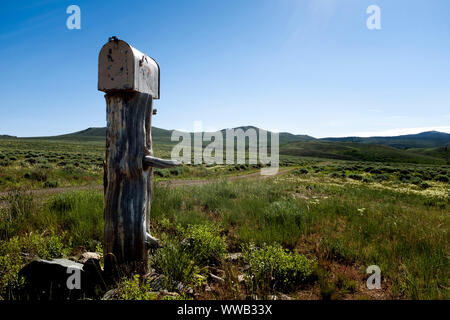 WA03873-00...WYOMING - Boîte aux lettres, l'autoroute 71 dans le comté. La grande division Mountain Bike Route. Banque D'Images