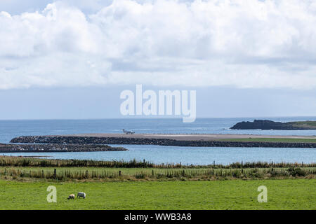 Avion prêt à décoller dans la piste de l'Aéroport' Établissement"Sumburgh, Mainland, Shetland, Scotland, UK Banque D'Images